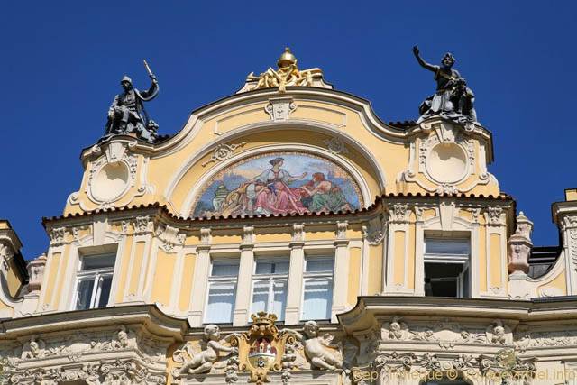 Place de la Vieille-Ville, détail de la façade du Ministerstvo pro místní rozvoj, (Staroměstské náměstí) - Praga, República Checa