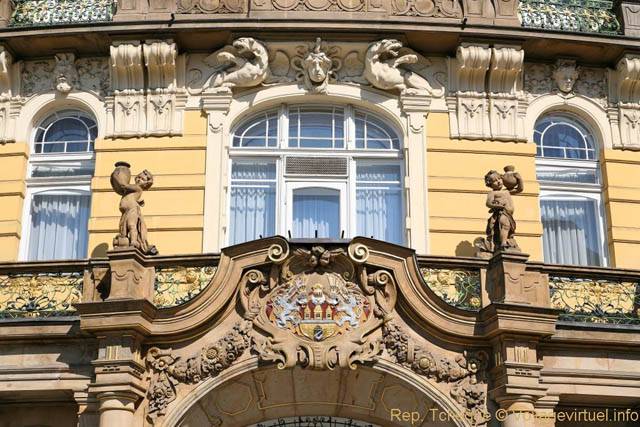 Place de la Vieille-Ville, balcon du Ministerstvo pro místní rozvoj, (Staroměstské náměstí) - Praga, República Checa