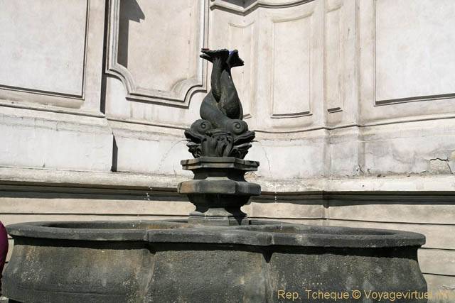 Place de la Vieille-Ville, fontaine St Nicholas, (Staroměstské náměstí) - Praga, República Checa