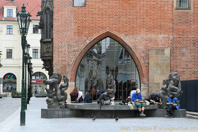 Ovocny Trh, fontaine et briques - Praga, República Checa
