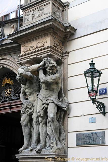 Palais Clam Gallas, Atlantes, Husova Prahy - Praga, República Checa