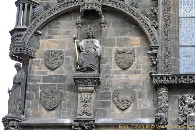 Tour de la Poudrière (Prašná brána), le roi et ses armoiries, sculpture - Praga, República Checa