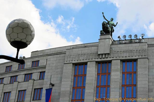 Architecture sur la Place de la République - Praga, República Checa