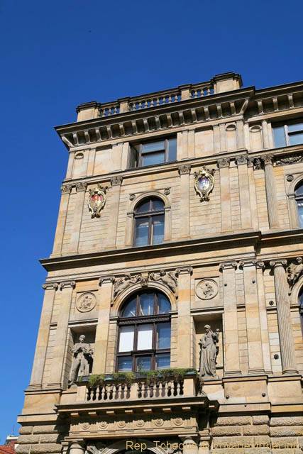 Une façade dans Rytirska - Praga, República Checa