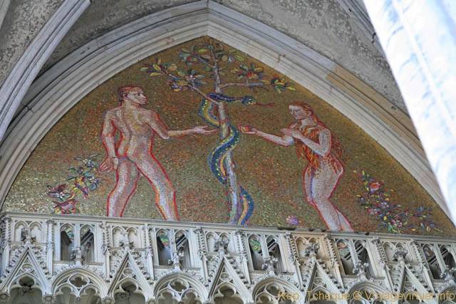 Cathédrale Saint-Guy, Adam et Eve, mosaïque de la Porte d'Or, (Prazsky Hrad) - Praga, República Checa