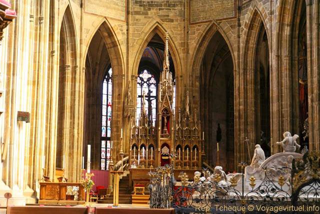 Cathédrale de Saint Vitus, le choeur et le mausolée des Habsbourg, (Prazsky Hrad) - Praga, República Checa