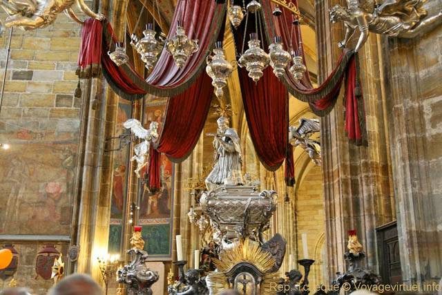 Cathédrale de Saint Vitus, Saint Guy, le Tombeau de Jean Népomucène, (Prazsky Hrad) - Praga, República Checa