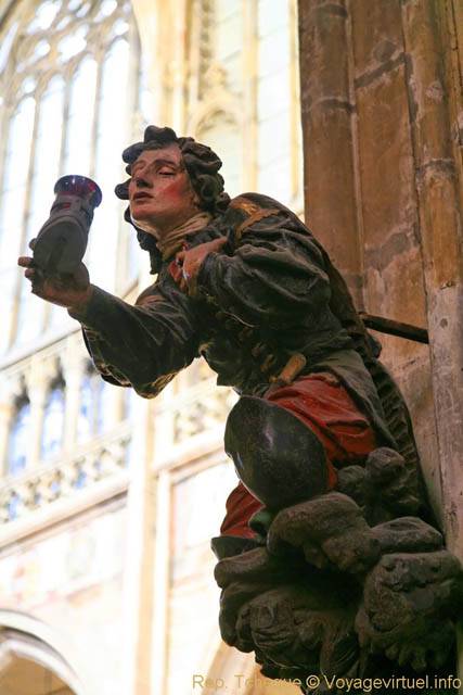 Statue dans la nef, Katedrala Sv Vit, (Prazsky Hrad) - Praga, República Checa