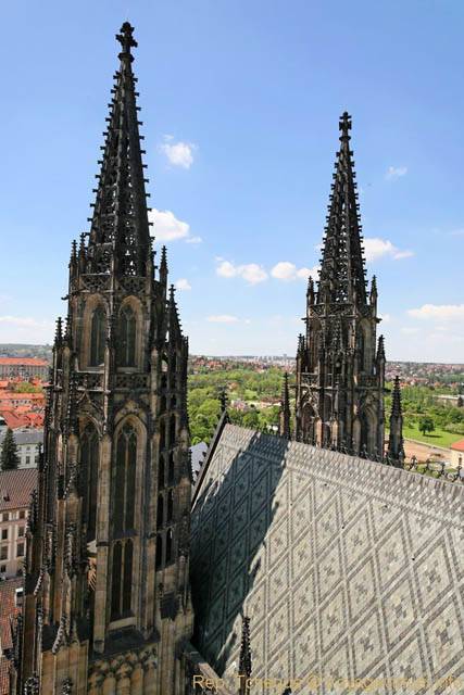 Les flèches de la Cathédrale Saint-Guy, (Sv Vit), (Prazsky Hrad) - Praga, República Checa