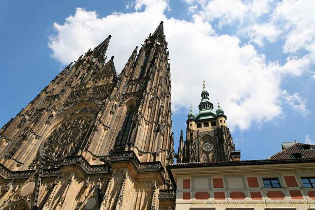 La façade et sa rosace, Cathédrale Saint-Guy, Sv Vit Vaclav A Vojtech - Praga, República Checa