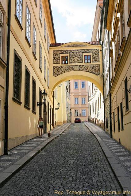 Thunovska, passage au-dessus de la rue - Praga, República Checa