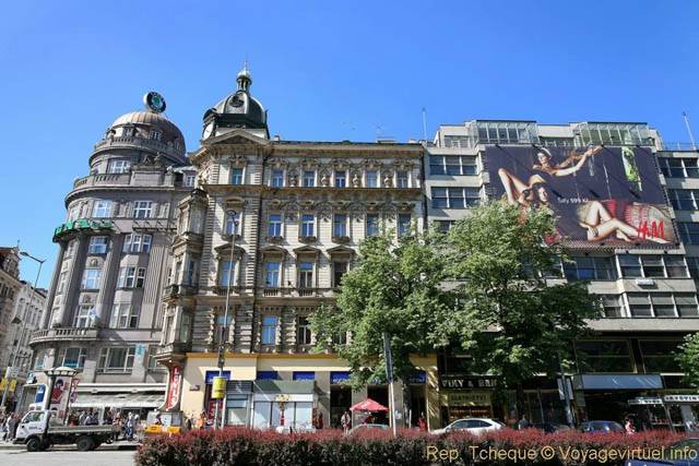 Vaclavske Namesti, publicité sur immeuble - Praga, República Checa