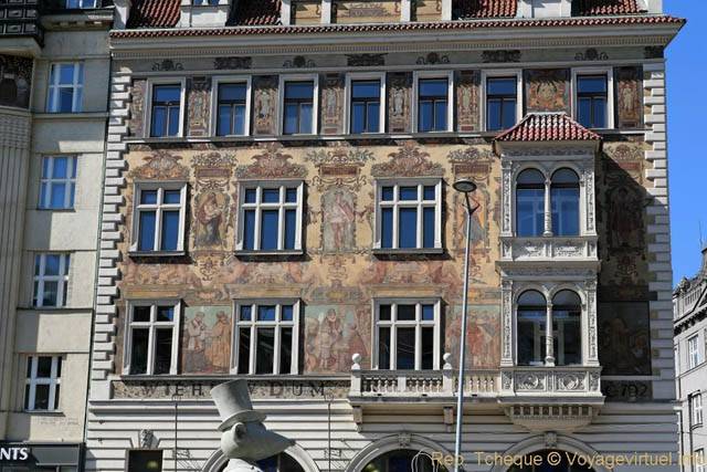 Vaclavske Namesti, façade ornée de peintures - Praga, República Checa