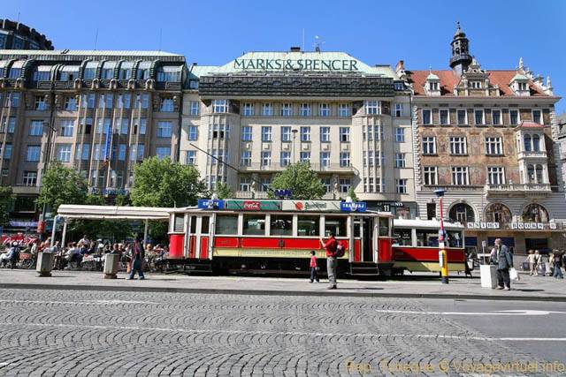 La place et les tramways, Vaclavske Namesti - Praga, República Checa