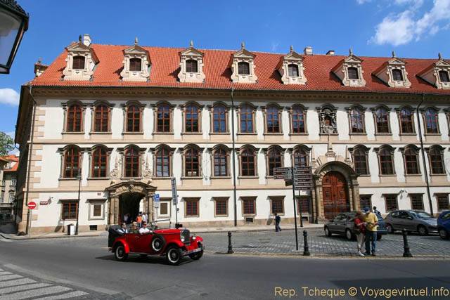 Vieille automobile pour découvrir la ville, Valdstenjska - Praga, República Checa