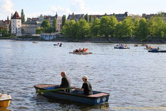 Barque sur la Vltava, Slovansky Ostrov - Praga, República Checa