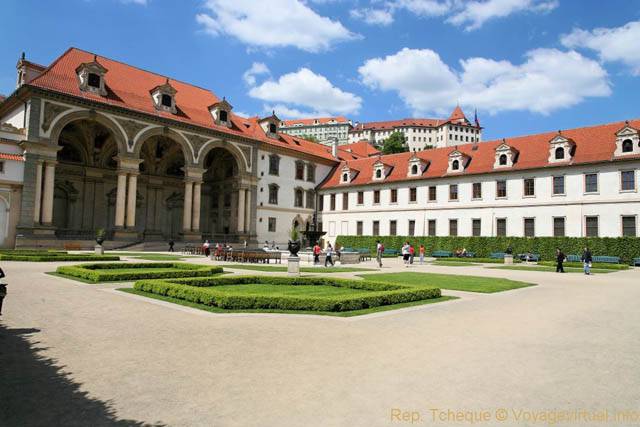 Autre vue extérieure de la Salla Terrena, jardin Wallenstein - Praga, República Checa