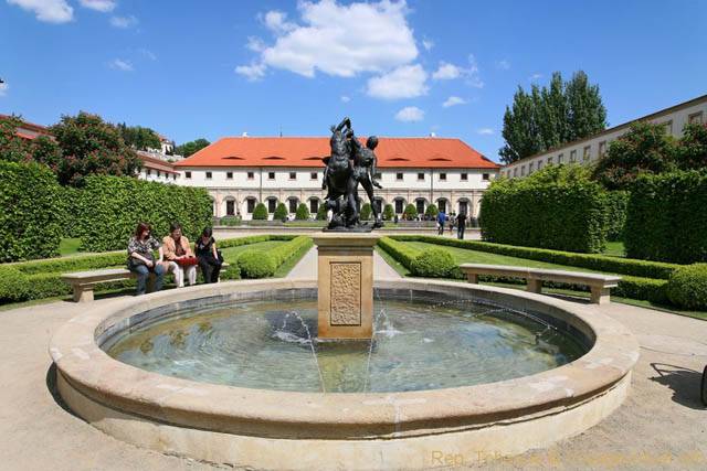 Fontaine dans le Jardin Wallenstein, Valdstejnska Zahrada Letenska - Praga, República Checa