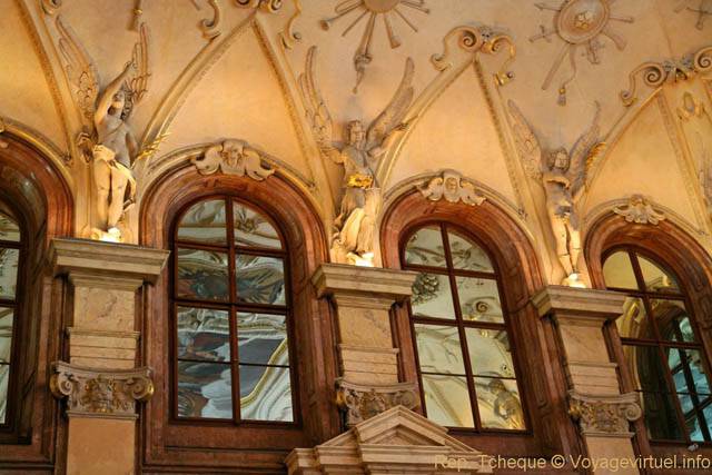 Anges sculptés dans la grande salle de représentation, Palais Wallenstein - Praga, República Checa