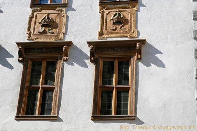 Zelezna, détail de la façade du Restaurant Cinque Corone - Praga, República Checa