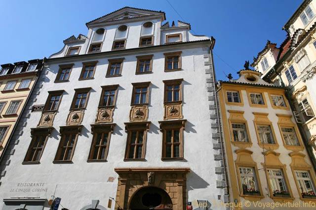 La façade du Ristorante Cinque Corone, Zelezna - Praga, República Checa