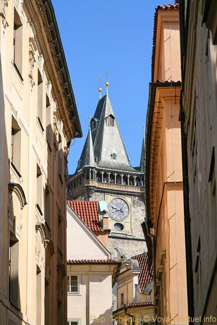 Zelezna, vue sur la tour de l'Hôtel de Ville - Praga, República Checa
