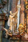 Domination catholique, statue de l'Église Saint-Nicolas (Kostel sv. Mikuláše), Malá Strana, Praga, República Checa.