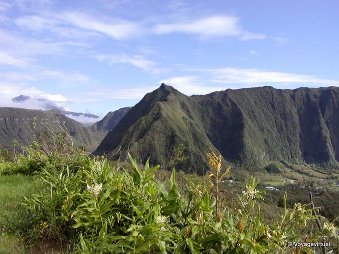 Vista del macizo del Piton des Neiges de Bellevue cuello - Isla de la Reunión