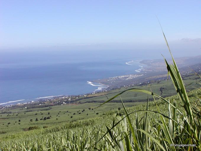 Panorama de la costa, desde los campos de caña de azúcar - Isla de la Reunión