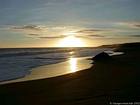 La playa y la puesta del sol hacia la punta de Bretaña, Isla de la Reunión.