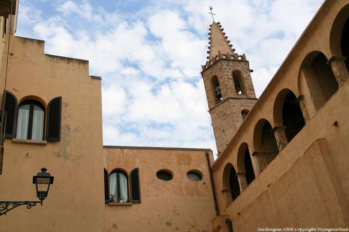 Alghero, mezcla arquitectónica - Cerdena
