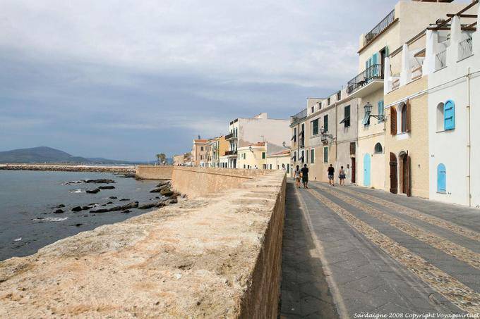 Murallas en el mar, Alghero, bastión Columbus - Cerdena