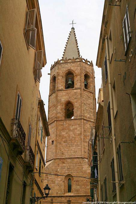 Torre de la catedral de Alghero campana - Cerdena