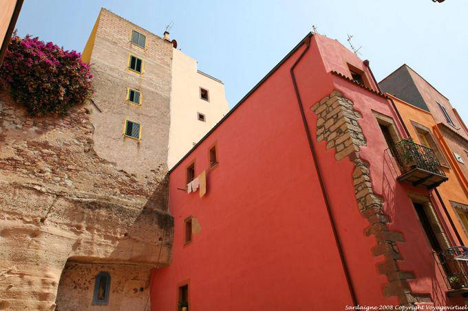 Bosa, a través de San Ignazio, retroceso construcción - Cerdena