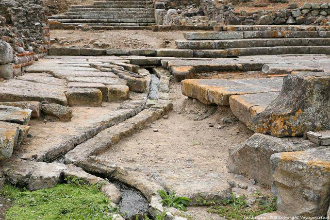 Fordongianus Terme Romane, canales abiertos - Cerdena