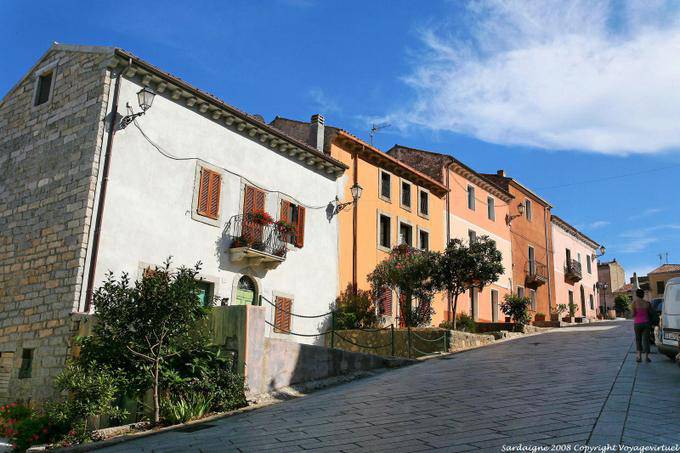 Luogosanto, subiendo a la via Regina Elena - Cerdena