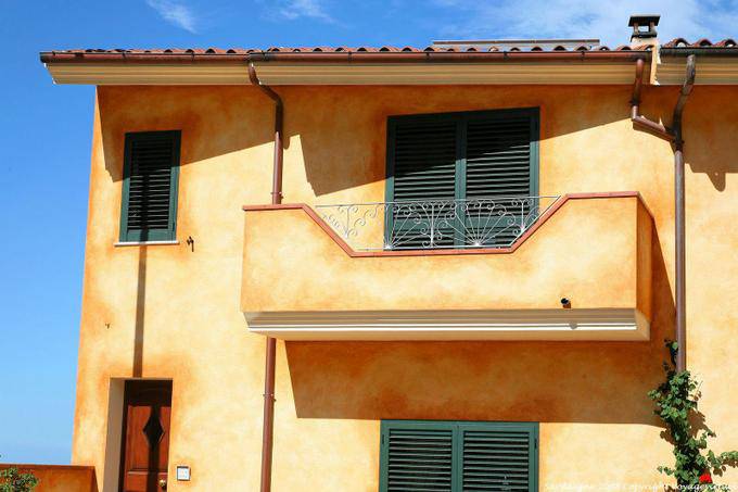 Luogosanto, vía San Trano, pinturas de fachada de pan - Cerdena