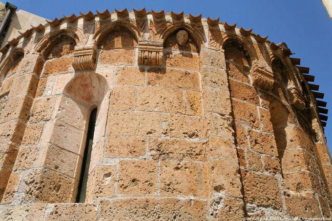 Monteleone Rocca Doria, Chiesa San Stefano, de la pared exterior - Cerdena