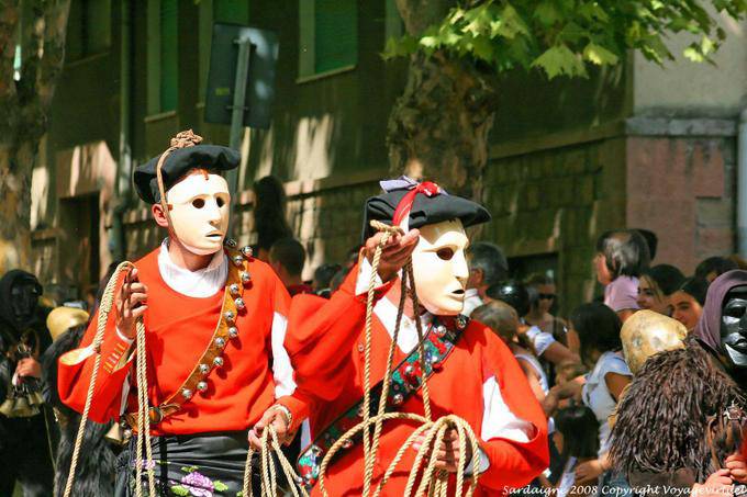 Nuoro, Fiesta del Redentor, Maschere Mamoiada, agarra simplón - Cerdena