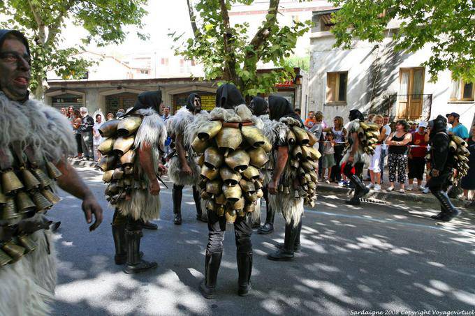 Nuoro, Fiesta del Redentor, Sonaggiaose Surzu Ortueri, campanas kilo - Cerdena