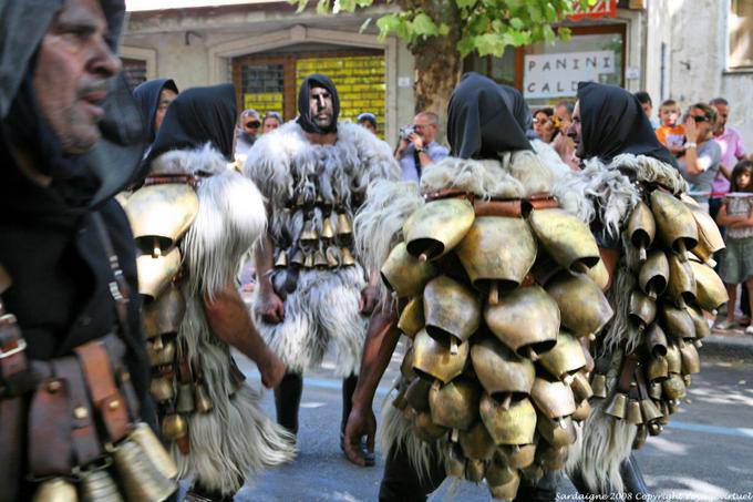 Nuoro, Fiesta del Redentor, Sonaggiaose Surzu Ortueri, vista dorsal - Cerdena