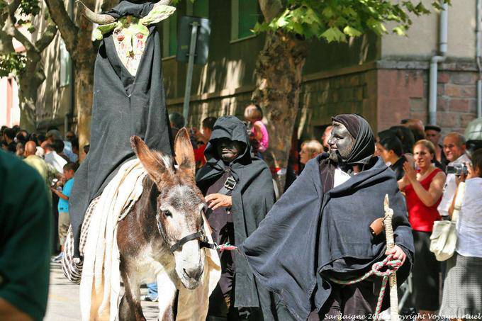 Nuoro, Festa del Redentore, sos Maimones de Onieri burro sonriente - Cerdena