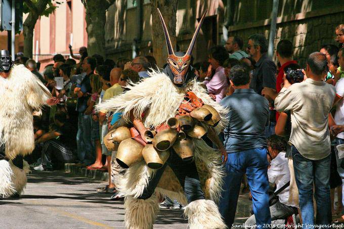 Nuoro, Fiesta del Redentor, sos Merdules Bezzos de Otzana, señaló cuernos - Cerdena
