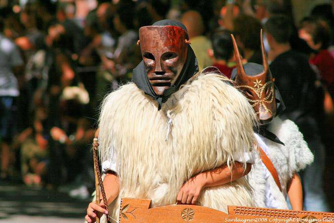 Nuoro, Fiesta del Redentor, sos Merdules Bezzos de Otzana, doble máscara - Cerdena