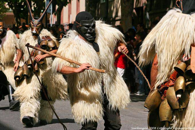 Nuoro, Fiesta del Redentor, sos Merdules Bezzos de Otzana, las hojas y el látigo - Cerdena