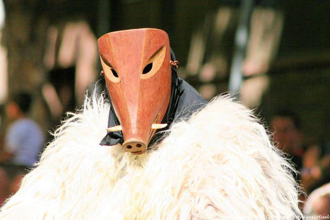 Nuoro, Fiesta del Redentor, sos Merdules Bezzos de Otzana, la máscara de jabalí - Cerdena