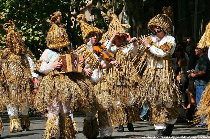 Nuoro, Fiesta del Redentor, el vestido tradicional de verduras - Cerdena