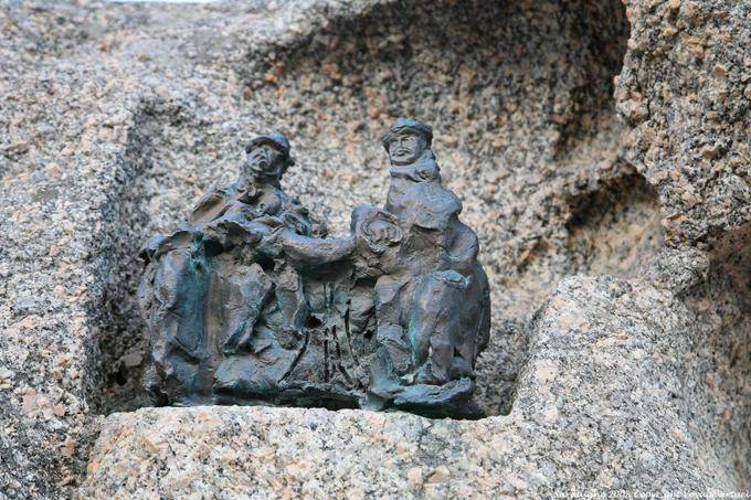 Obra del escultor local, Nuoro, Sebastiano Satta piazza, escultura Constantino Nivola - Cerdena