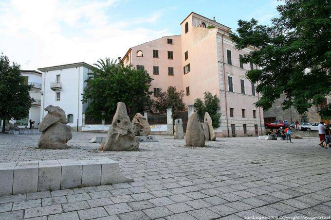 Escultura Nuoro Piazza Sebastiano Satta Constantino Nivola - Cerdena