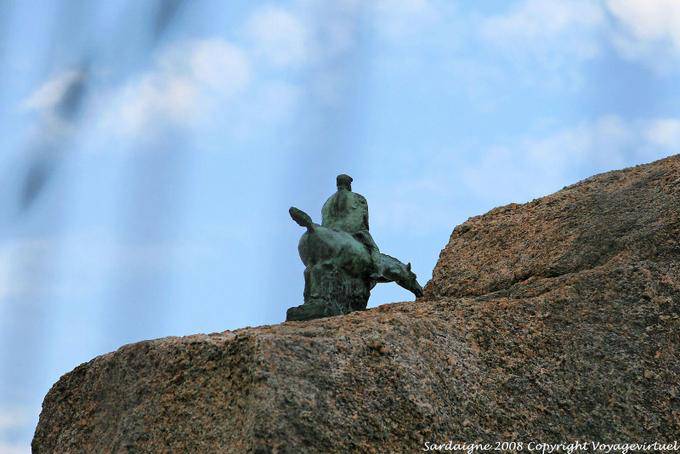 Caballo de bronce, Nuoro, Sebastiano Satta piazza, escultura Constantino Nivola - Cerdena